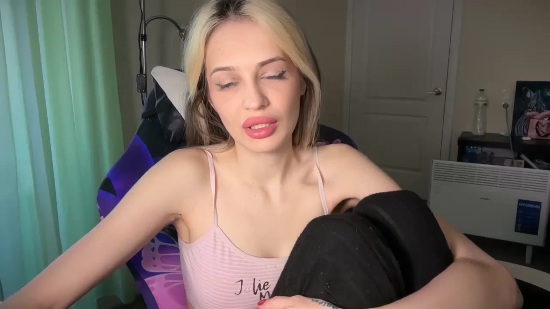 Gallery image thumbnail from Lola_vi's myfreecams stream on, 05/06/2026, 10:38 image 12 of 20