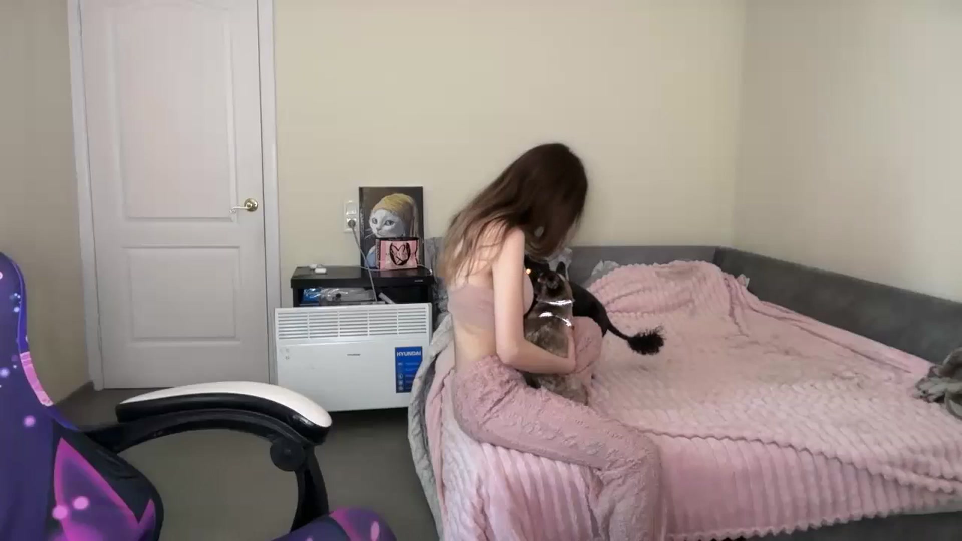 Gallery image thumbnail from Lola_vi's myfreecams stream on, 05/08/2026, 10:27 image 19 of 20