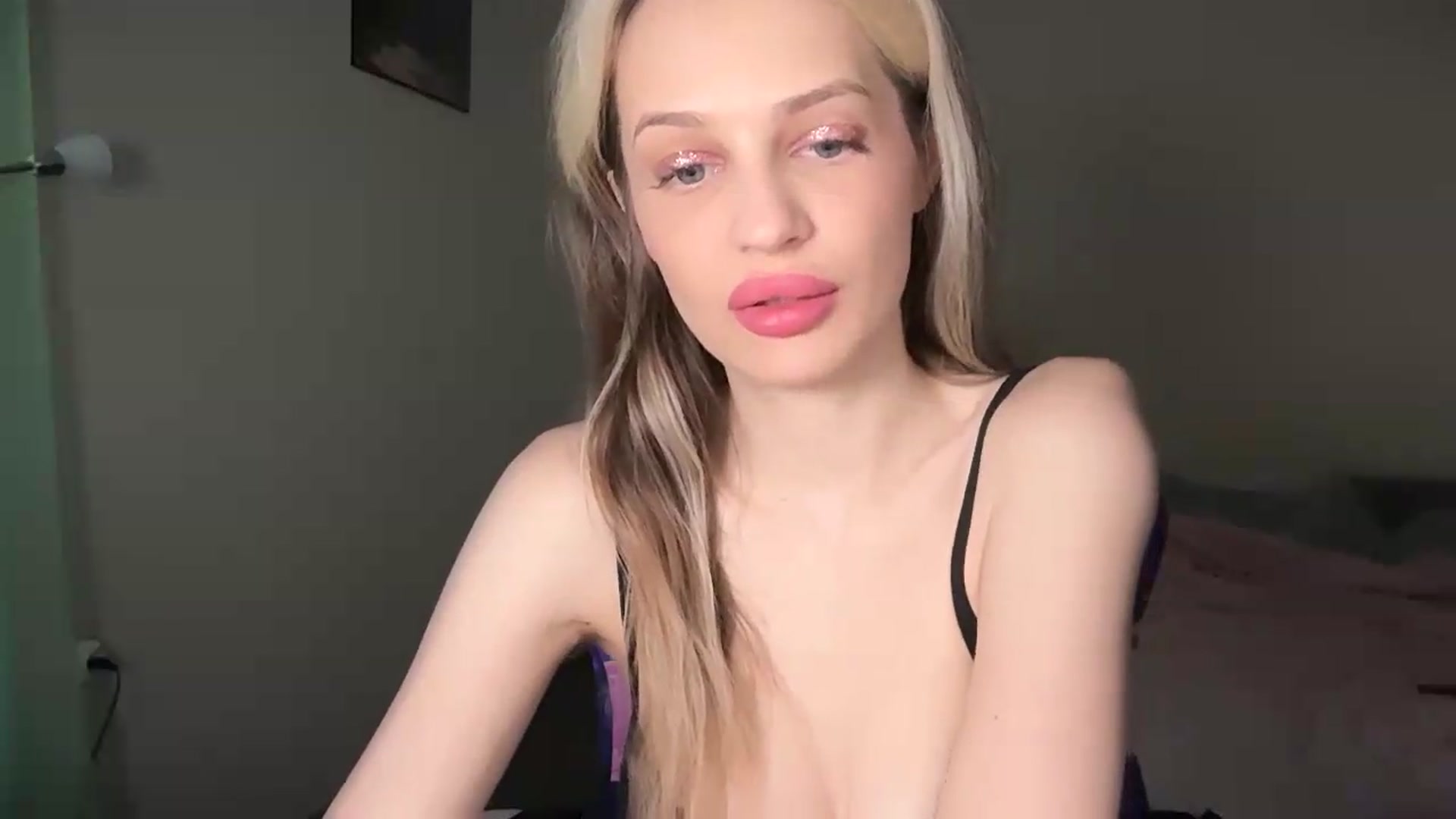 Gallery image thumbnail from Lola_vi's myfreecams stream on, 05/15/2026, 09:46 image 14 of 20