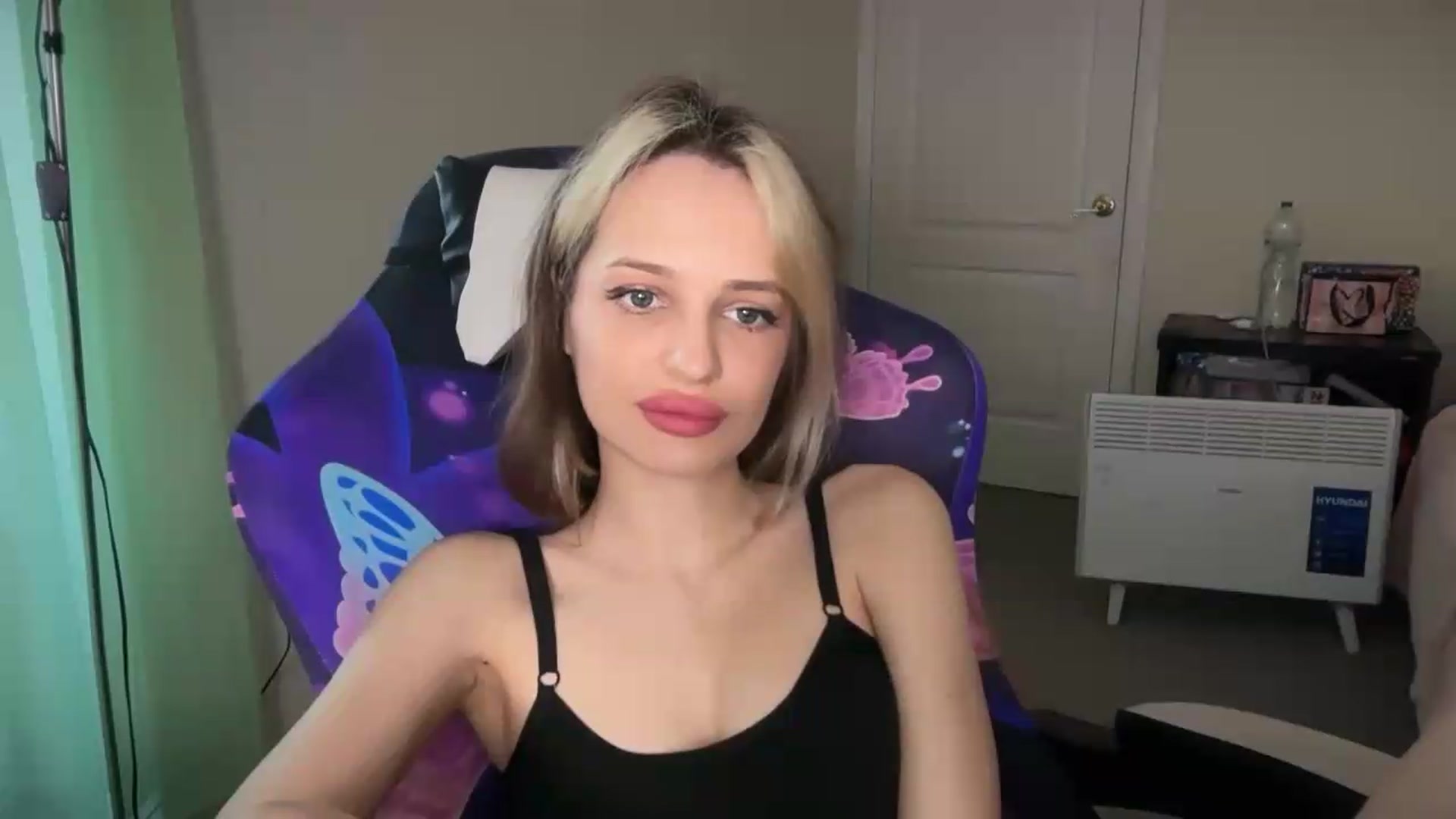 Gallery image thumbnail from Lola_vi's myfreecams stream on, 05/19/2026, 11:48 image 19 of 20