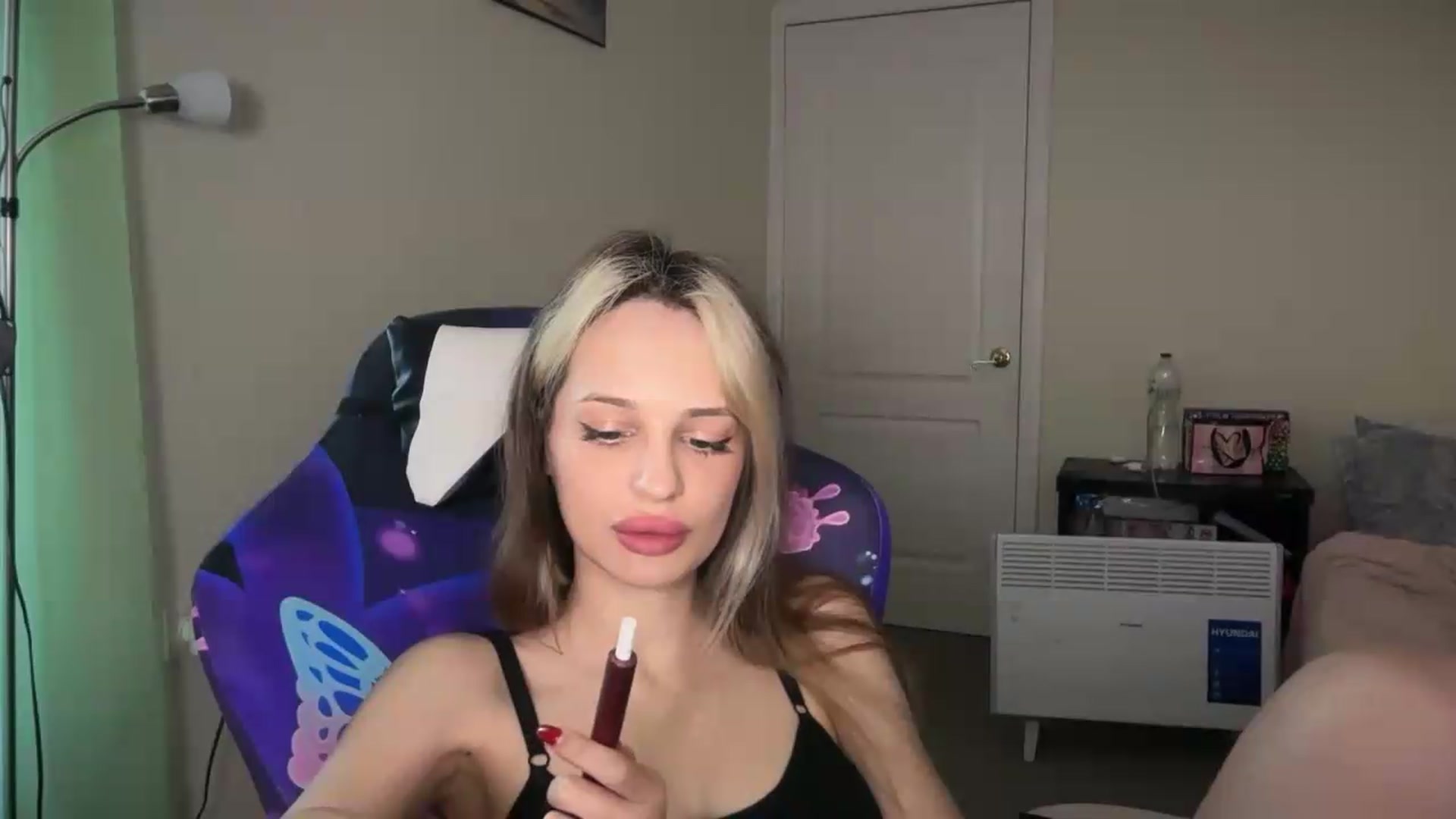 Gallery image thumbnail from Lola_vi's myfreecams stream on, 05/19/2026, 11:48 image 18 of 20
