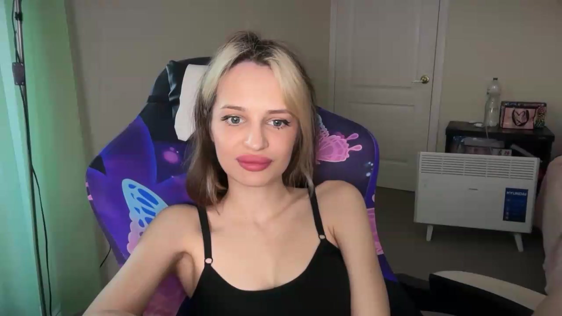 Gallery image thumbnail from Lola_vi's myfreecams stream on, 05/19/2026, 11:48 image 20 of 20