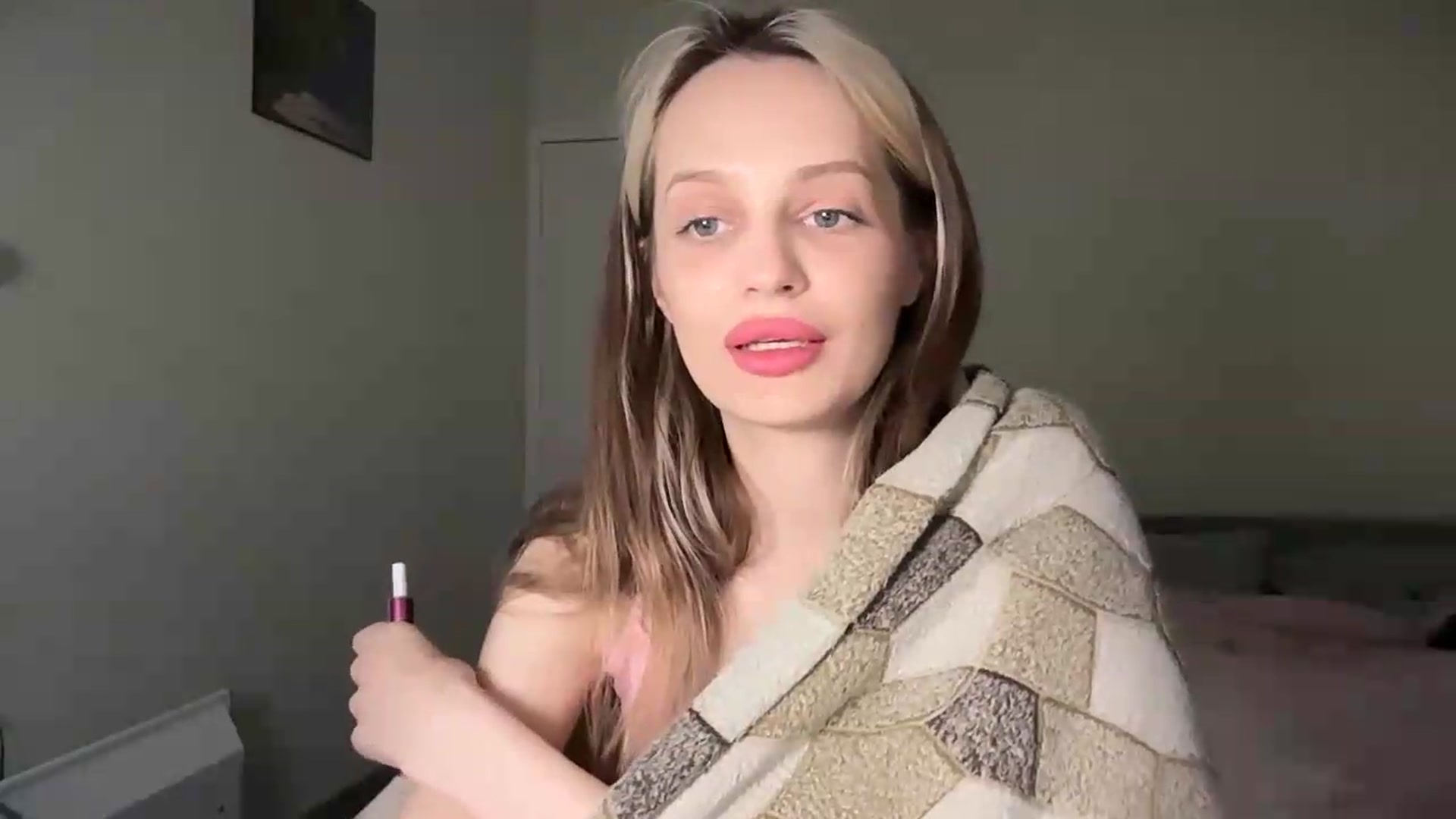 Gallery image thumbnail from Lola_vi's myfreecams stream on, 05/29/2026, 09:29 image 17 of 20