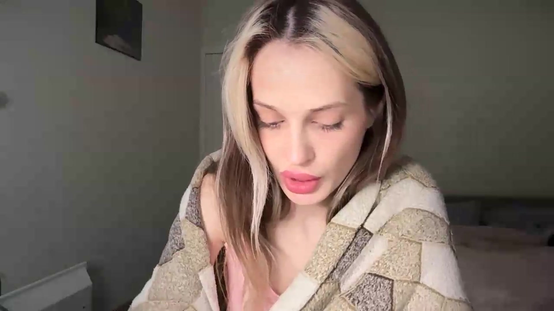 Gallery image thumbnail from Lola_vi's myfreecams stream on, 05/29/2026, 09:29 image 11 of 20
