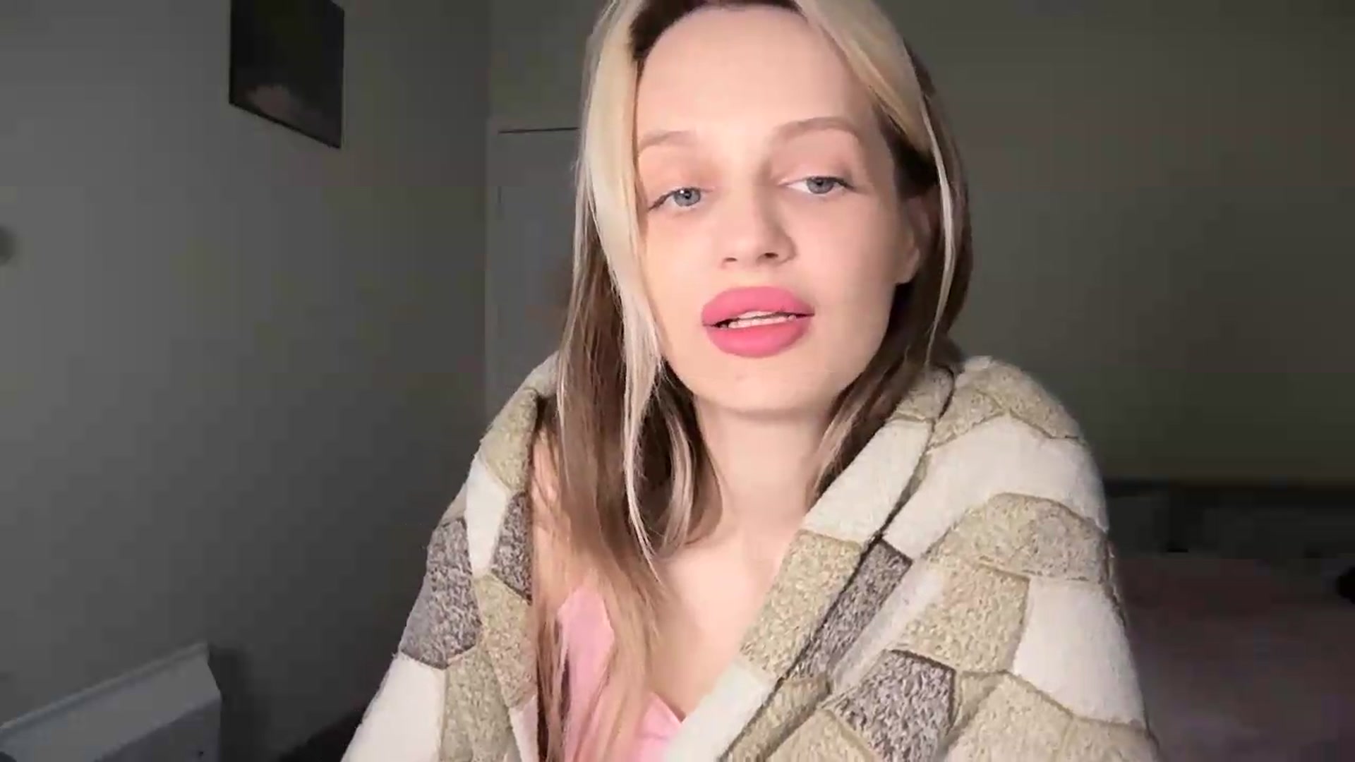 Gallery image thumbnail from Lola_vi's myfreecams stream on, 05/29/2026, 09:29 image 7 of 20