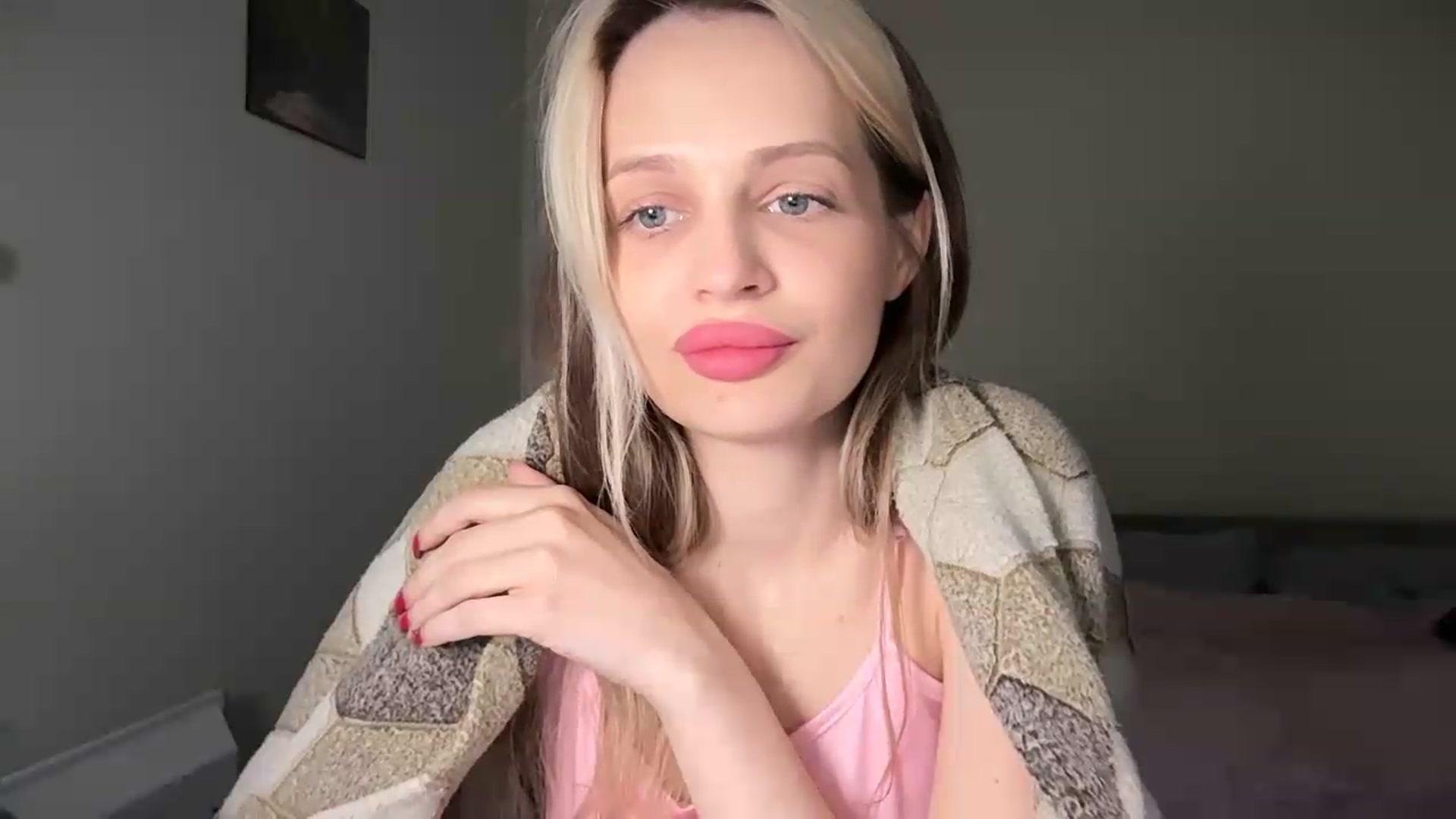 Gallery image thumbnail from Lola_vi's myfreecams stream on, 05/29/2026, 09:29 image 3 of 20