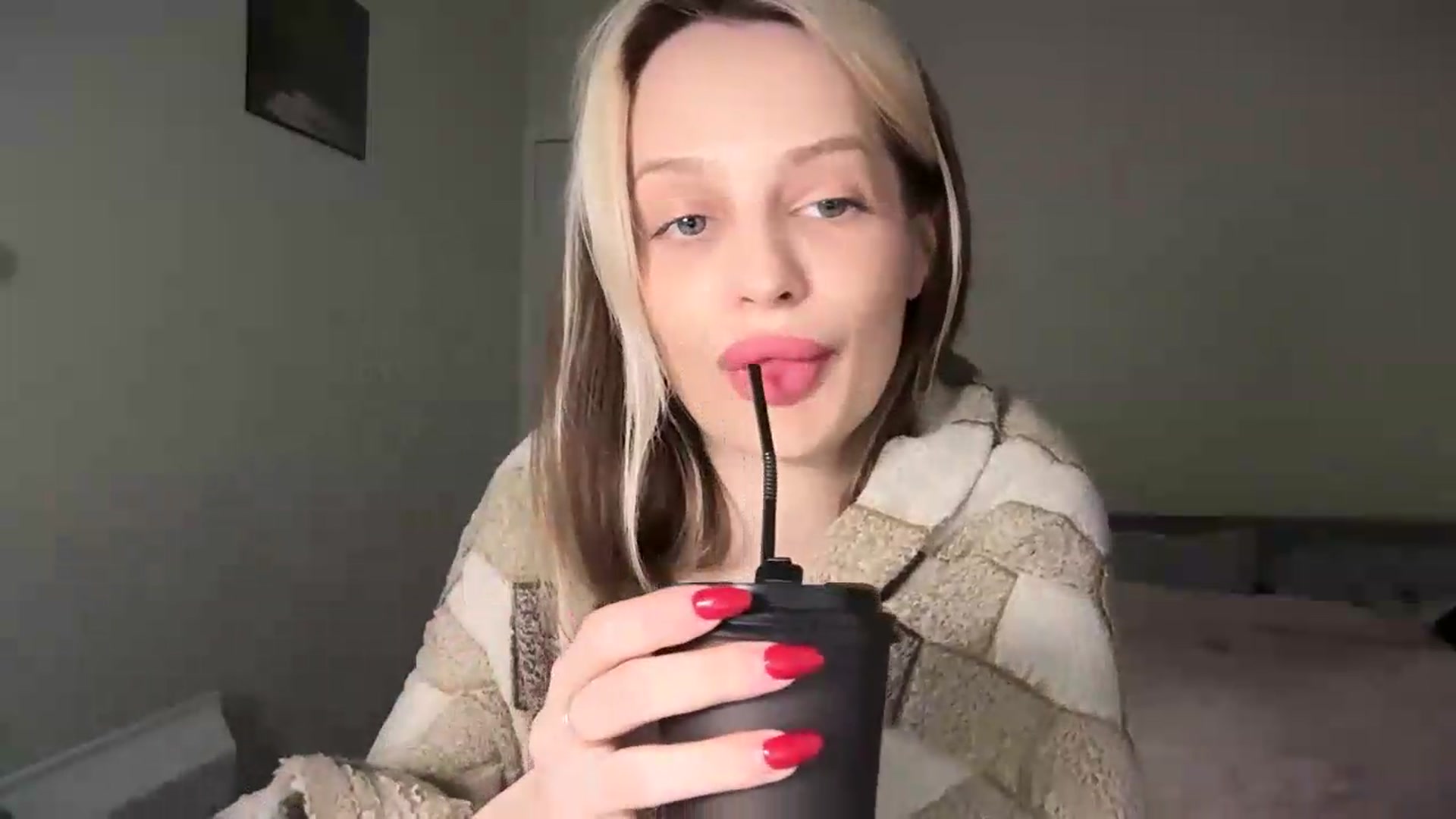 Gallery image thumbnail from Lola_vi's myfreecams stream on, 05/29/2026, 09:29 image 4 of 20