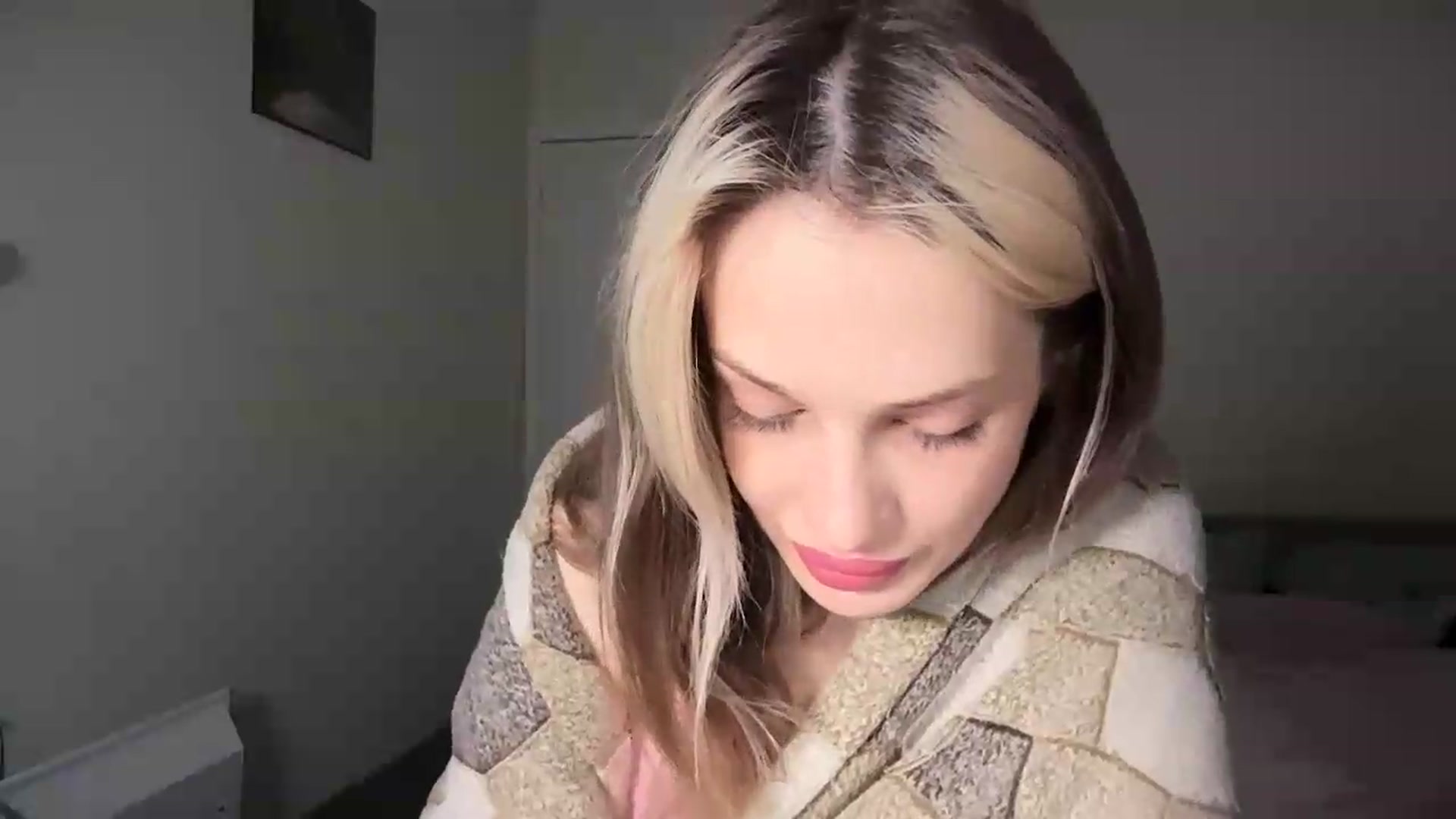Gallery image thumbnail from Lola_vi's myfreecams stream on, 05/29/2026, 09:29 image 15 of 20