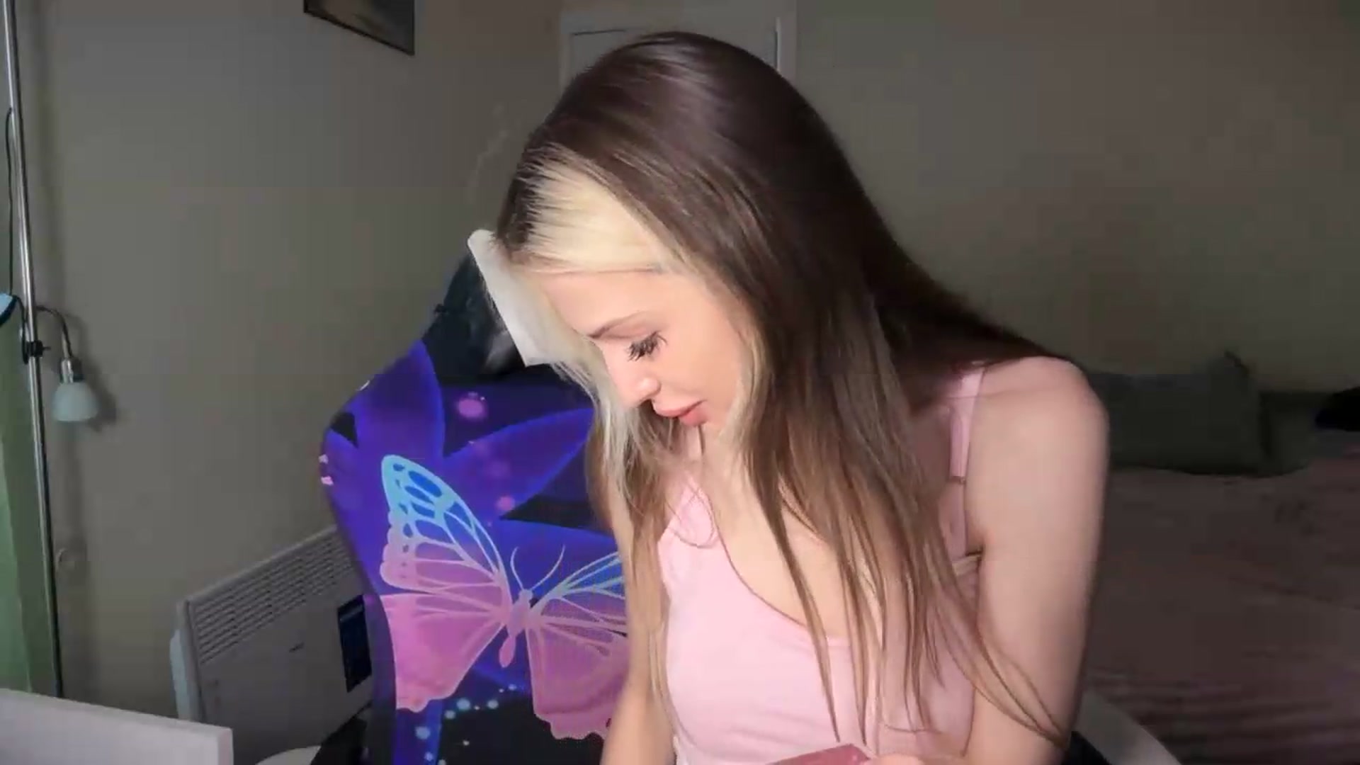 Gallery image thumbnail from Lola_vi's myfreecams stream on, 06/09/2026, 10:31 image 15 of 20