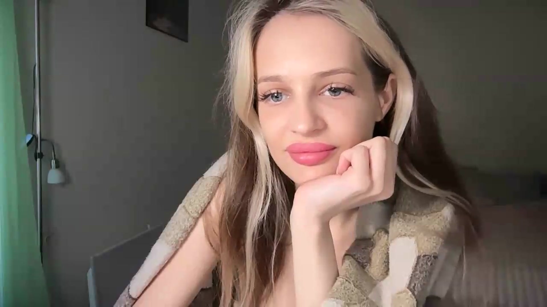 Gallery image thumbnail from Lola_vi's myfreecams stream on, 06/13/2026, 13:00 image 2 of 20