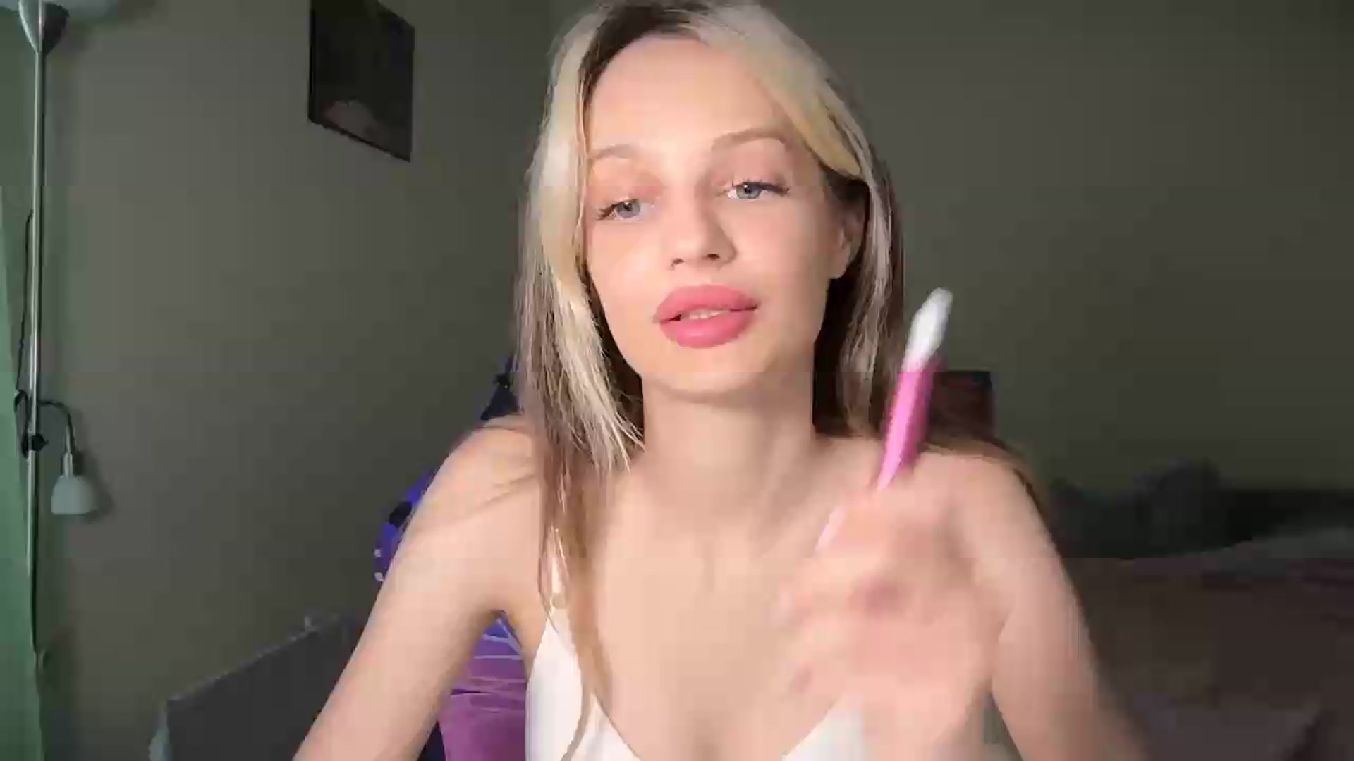 Gallery image thumbnail from Lola_vi's myfreecams stream on, 06/14/2026, 10:56 image 17 of 20