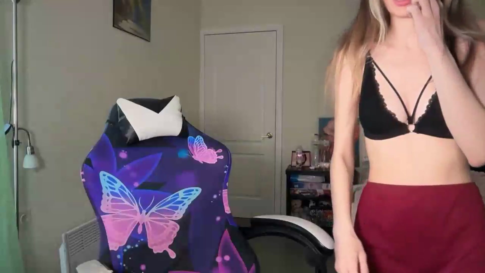 Gallery image thumbnail from Lola_vi's myfreecams stream on, 06/15/2026, 10:27 image 13 of 20