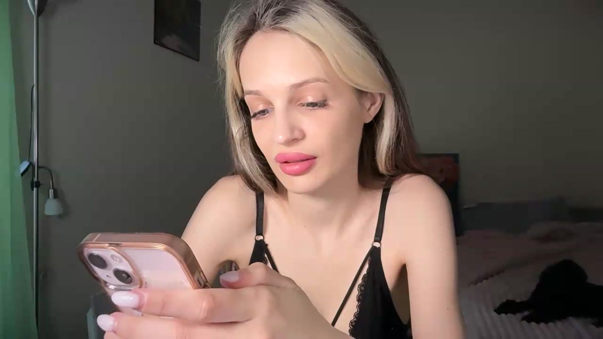 Gallery image thumbnail from Lola_vi's myfreecams stream on, 06/15/2026, 12:32 image 10 of 20