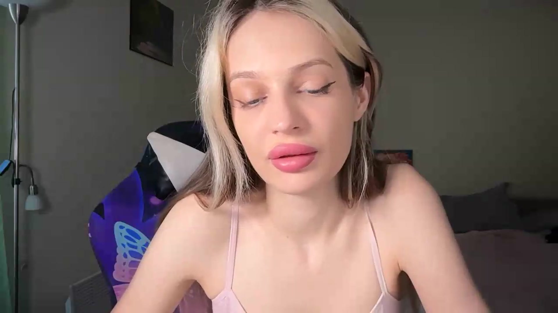Gallery image thumbnail from Lola_vi's myfreecams stream on, 06/22/2026, 11:32 image 13 of 20