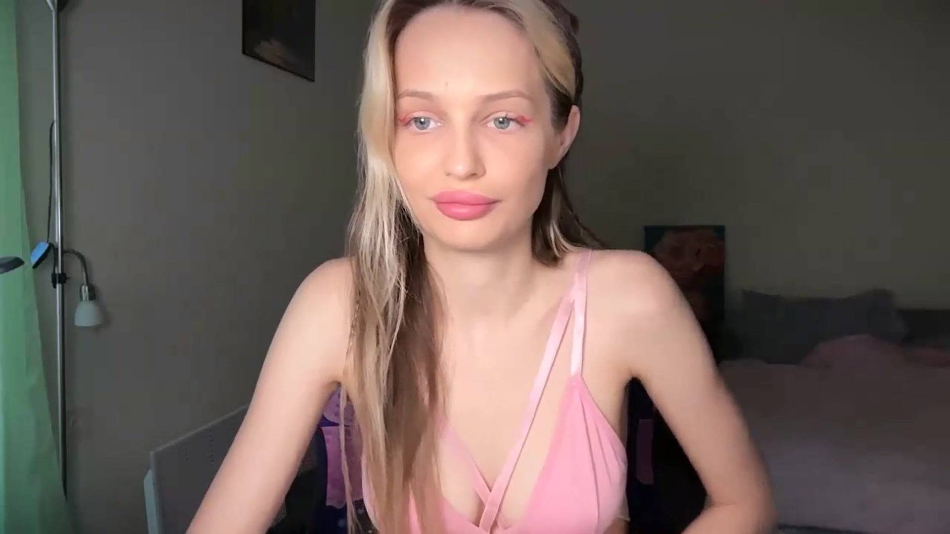 Gallery image thumbnail from Lola_vi's myfreecams stream on, 06/25/2026, 11:35 image 19 of 20