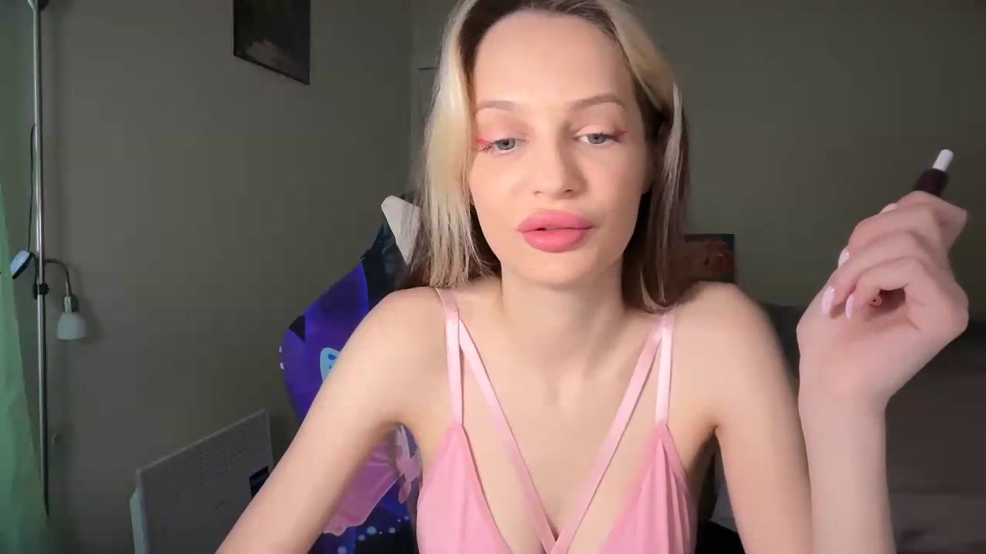 Gallery image thumbnail from Lola_vi's myfreecams stream on, 06/25/2026, 11:35 image 5 of 20