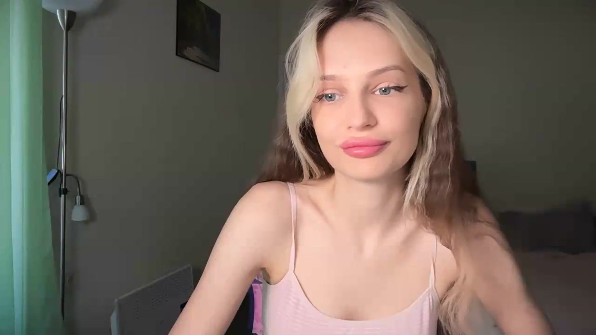 Gallery image thumbnail from Lola_vi's myfreecams stream on, 06/26/2026, 10:24 image 6 of 20
