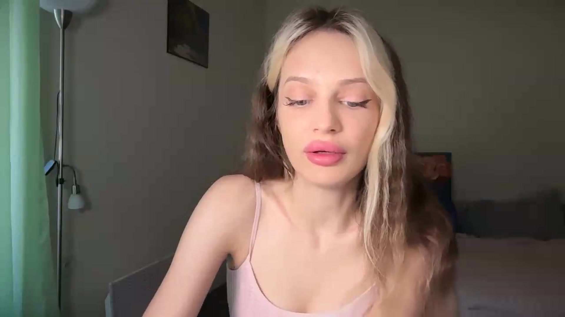 Gallery image thumbnail from Lola_vi's myfreecams stream on, 06/26/2026, 10:24 image 12 of 20
