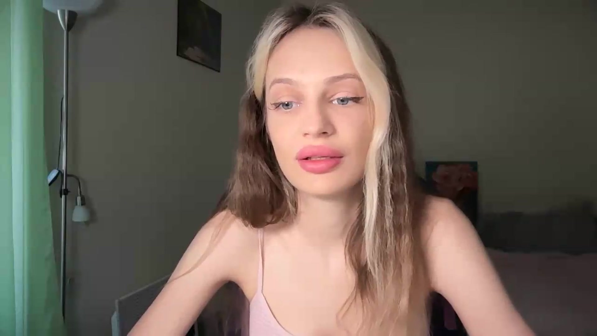 Gallery image thumbnail from Lola_vi's myfreecams stream on, 06/26/2026, 10:24 image 18 of 20