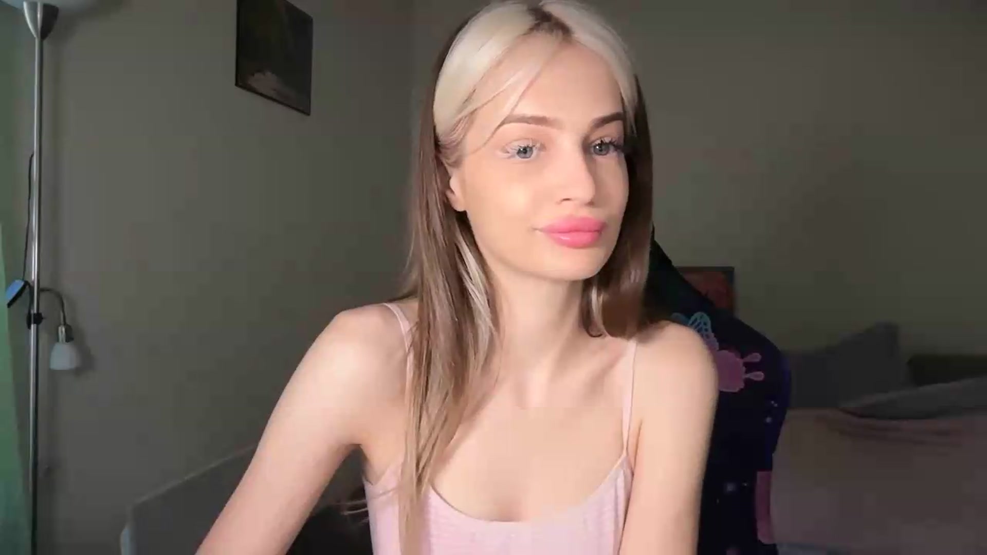 Gallery image thumbnail from Lola_vi's myfreecams stream on, 06/28/2026, 10:27 image 13 of 20