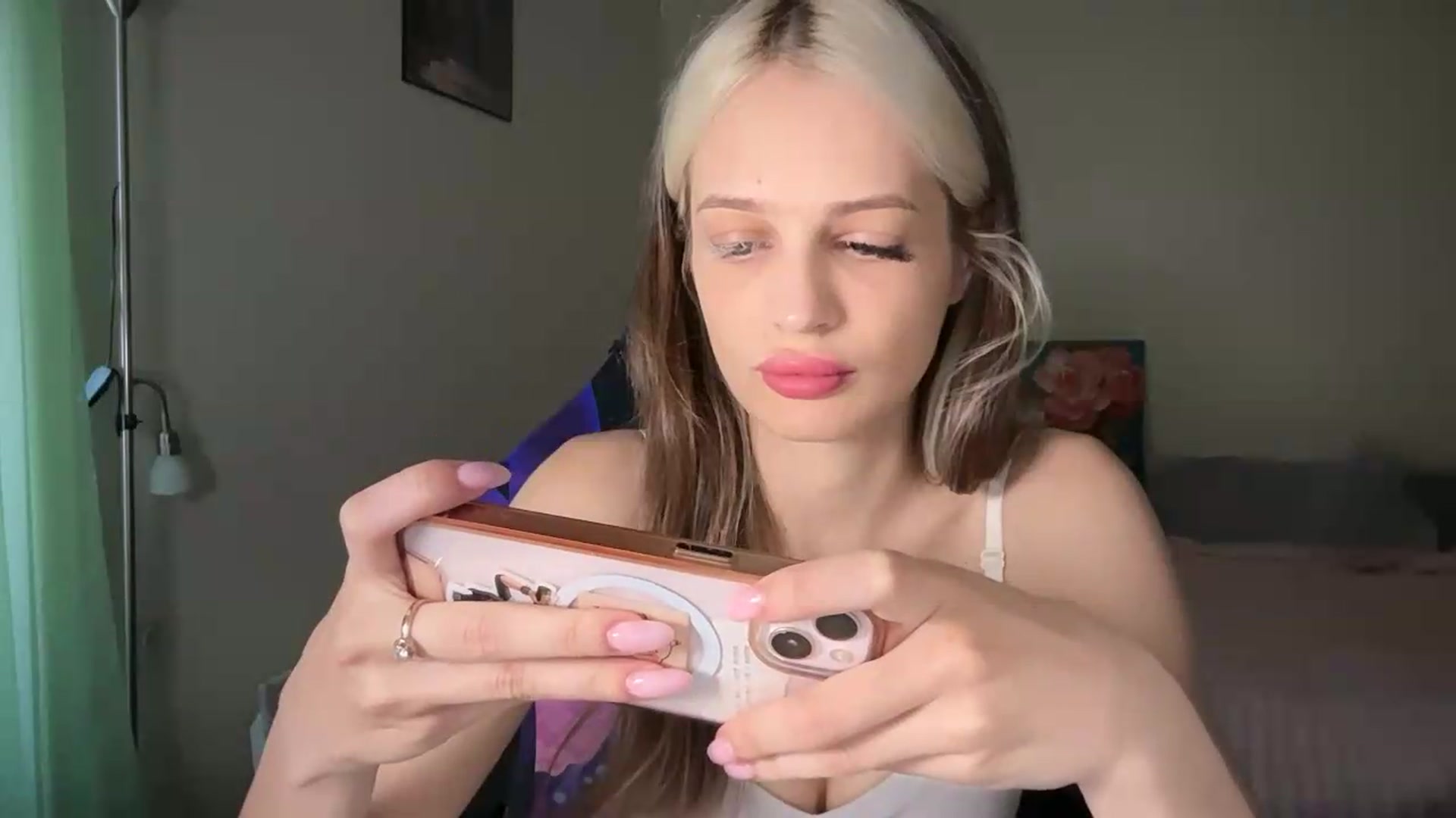 Gallery image thumbnail from Lola_vi's myfreecams stream on, 07/05/2026, 13:13 image 3 of 20