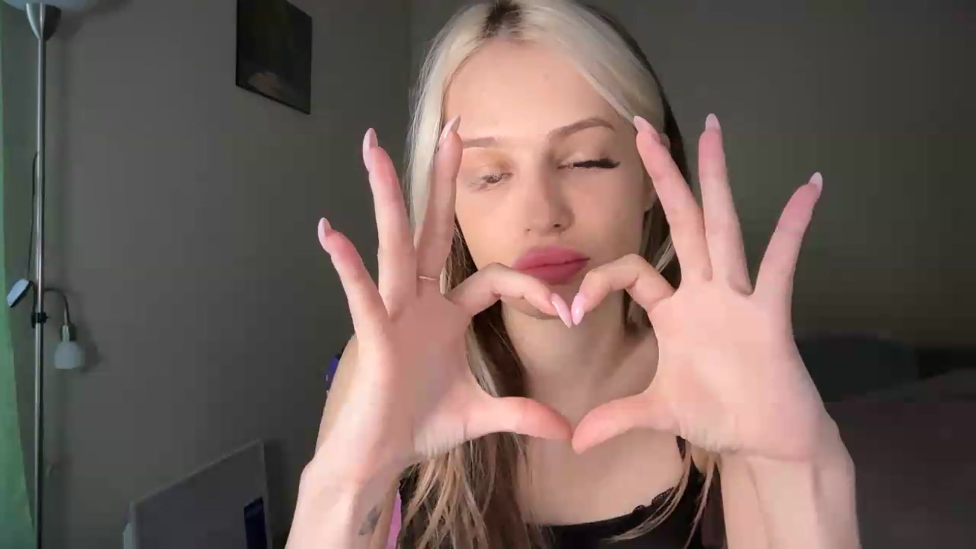 Gallery image thumbnail from Lola_vi's myfreecams stream on, 07/06/2026, 09:23 image 11 of 20