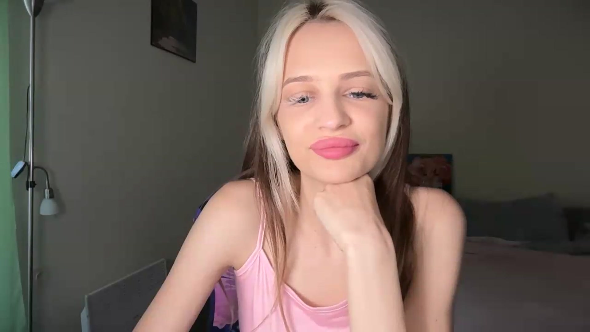 Gallery image thumbnail from Lola_vi's myfreecams stream on, 07/08/2026, 11:58 image 12 of 20