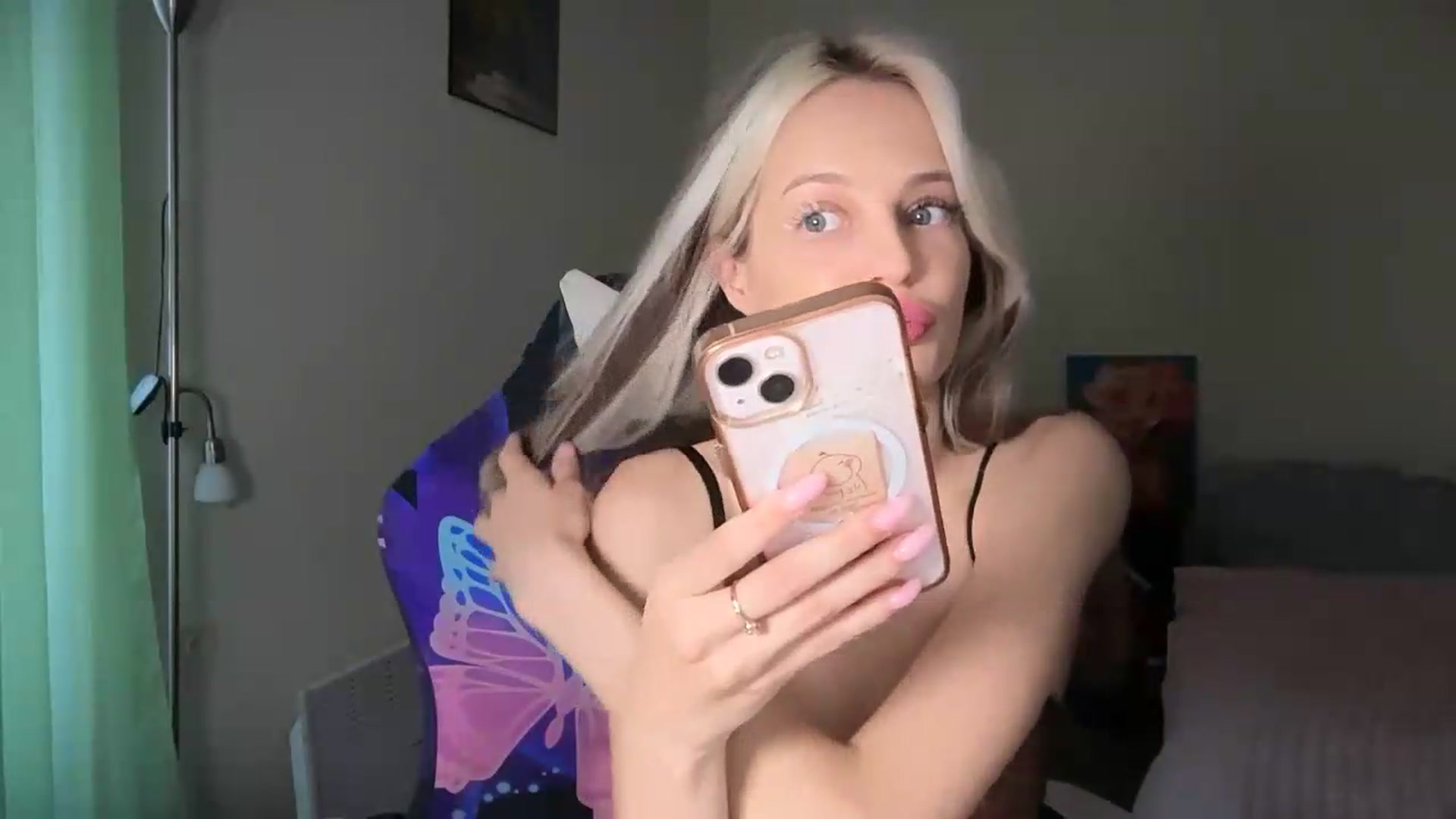 Gallery image thumbnail from Lola_vi's myfreecams stream on, 07/15/2026, 10:25 image 18 of 20
