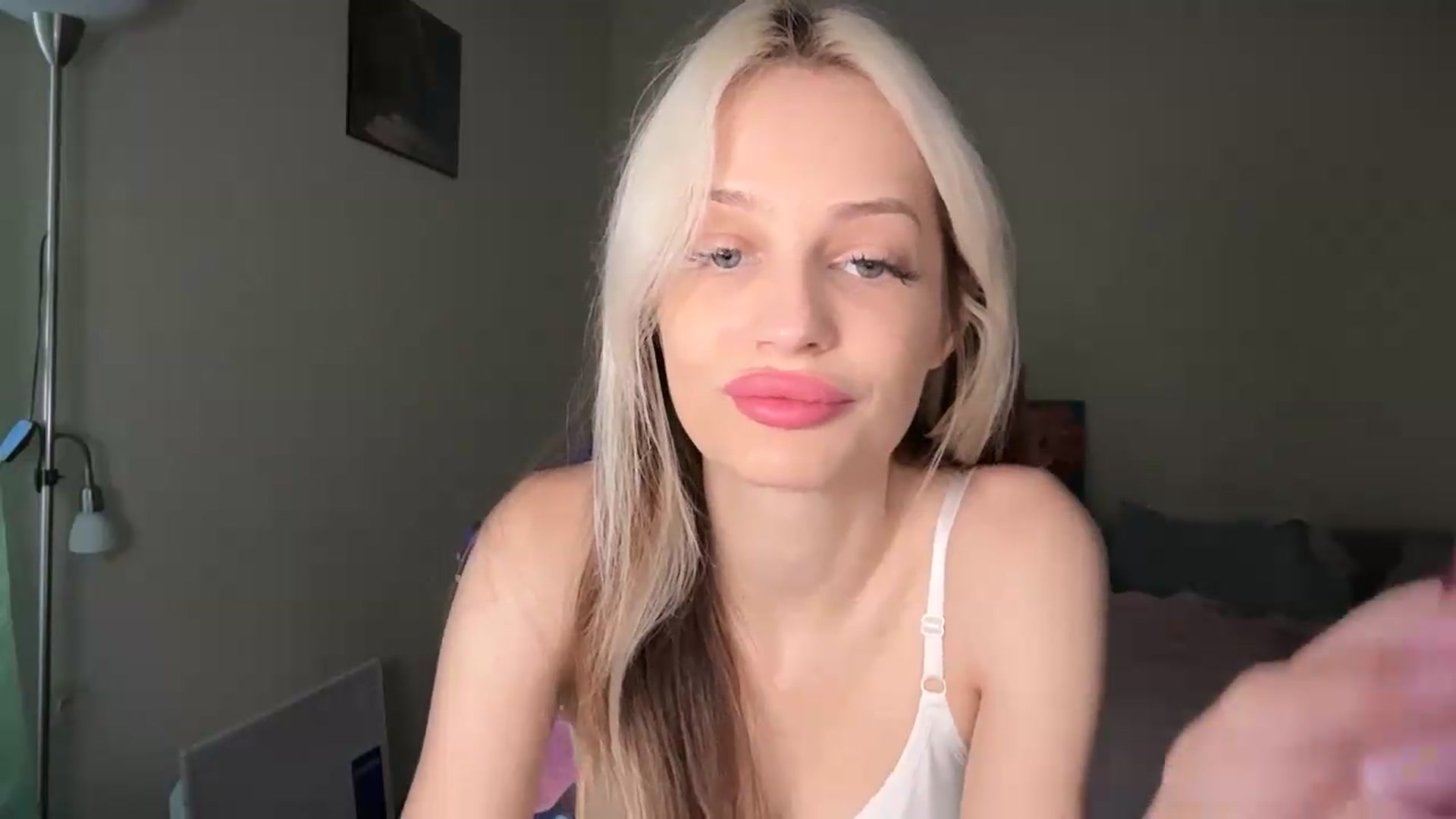 Gallery image thumbnail from Lola_vi's myfreecams stream on, 07/16/2026, 10:32 image 17 of 20