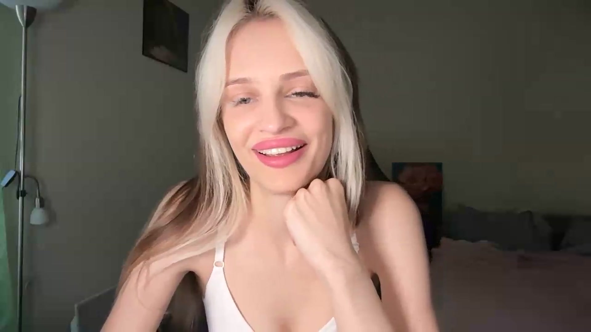 Gallery image thumbnail from Lola_vi's myfreecams stream on, 07/16/2026, 11:10 image 18 of 20