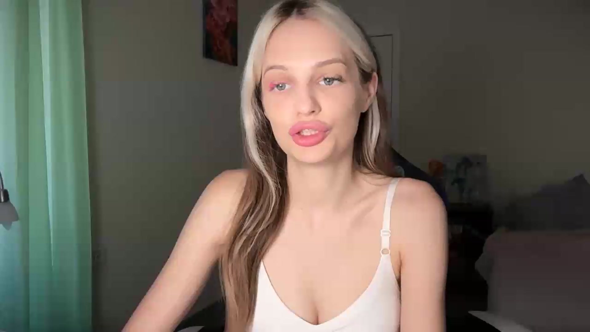 Gallery image thumbnail from Lola_vi's myfreecams stream on, 08/16/2026, 11:12 image 17 of 20