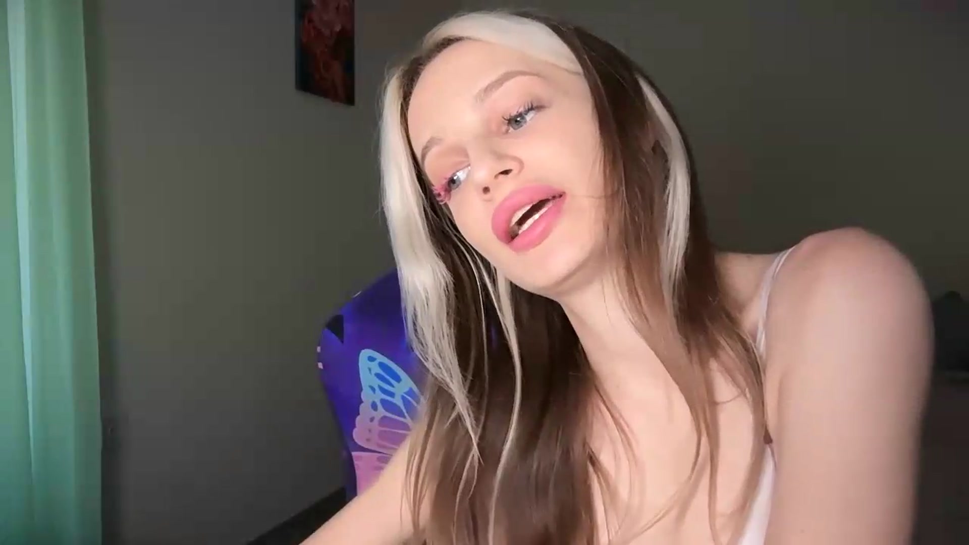 Gallery image thumbnail from Lola_vi's myfreecams stream on, 08/16/2026, 11:51 image 15 of 20
