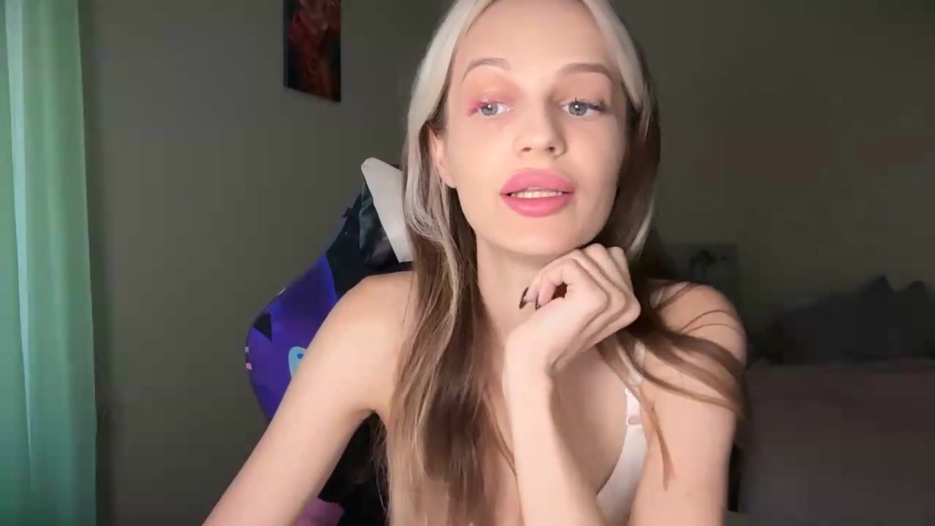 Gallery image thumbnail from Lola_vi's myfreecams stream on, 08/16/2026, 11:51 image 7 of 20