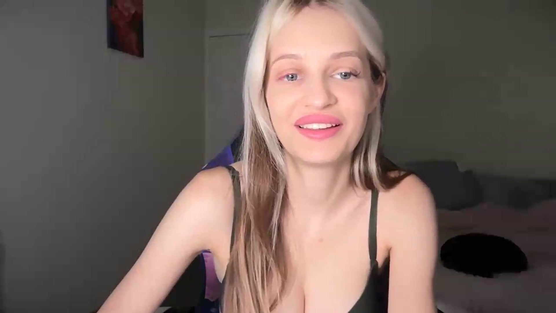 Gallery image thumbnail from Lola_vi's myfreecams stream on, 08/23/2026, 11:45 image 10 of 20