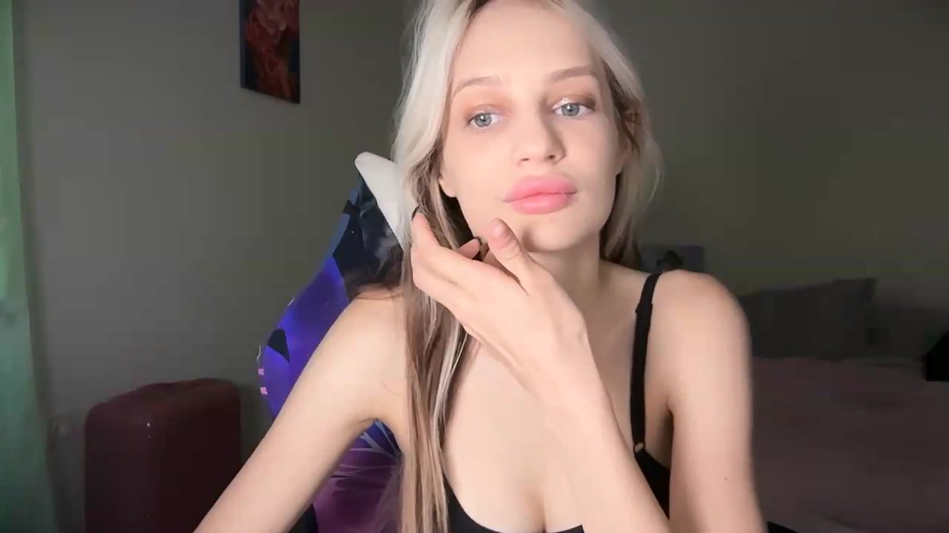 Gallery image thumbnail from Lola_vi's myfreecams stream on, 09/04/2026, 10:50 image 18 of 20