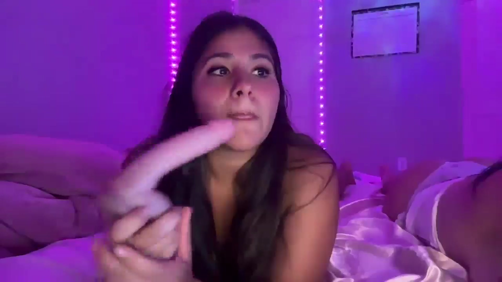 Gallery image thumbnail from Lolalovezz's myfreecams stream on, 06/29/2025, 09:17 image 11 of 20