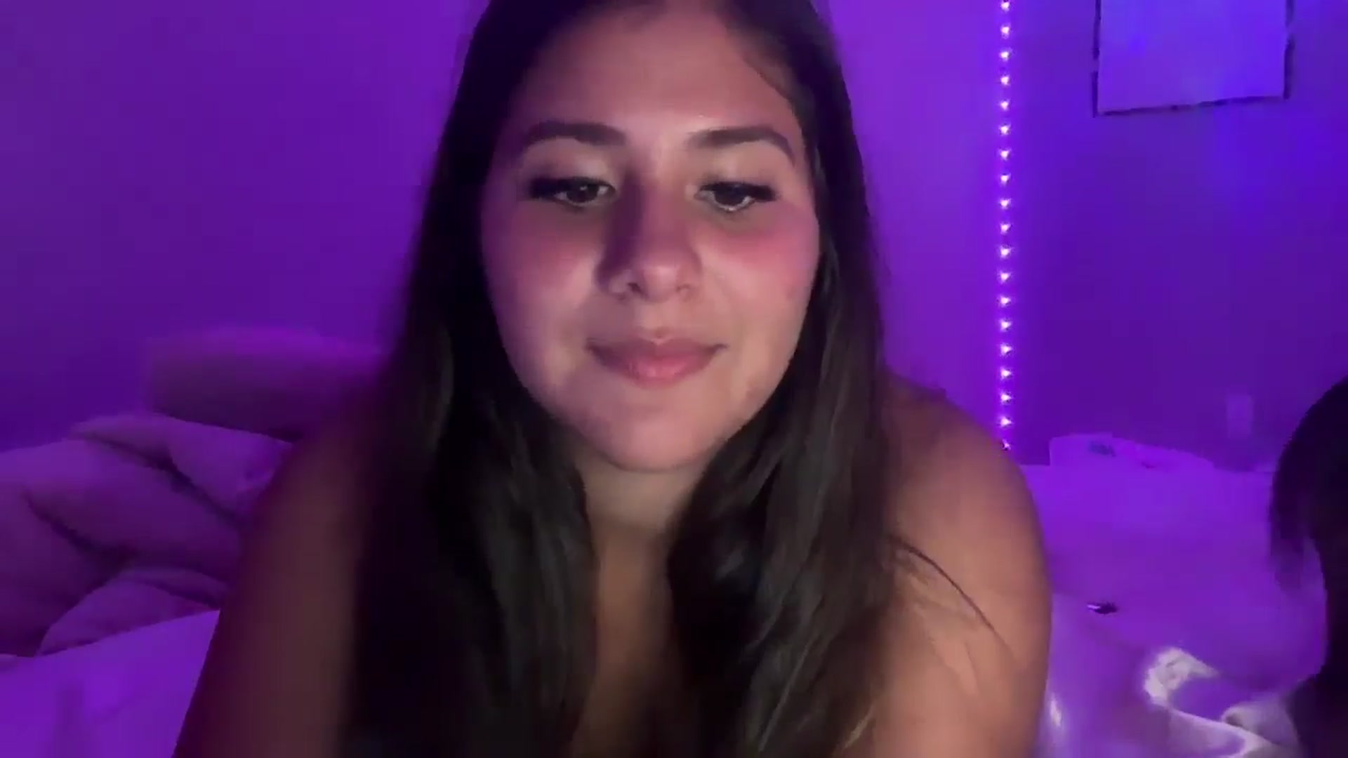 Gallery image thumbnail from Lolalovezz's myfreecams stream on, 06/29/2025, 09:17 image 2 of 20