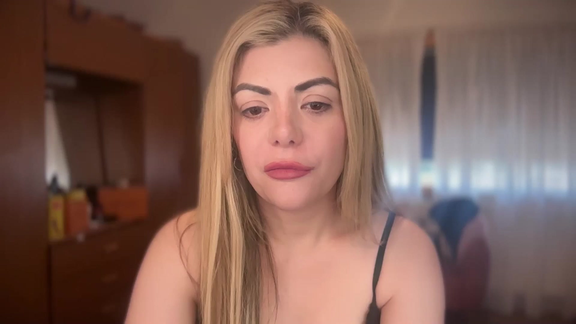 Gallery image thumbnail from Lolarose_xx's myfreecams stream on, 08/20/2024, 12:25 image 12 of 20