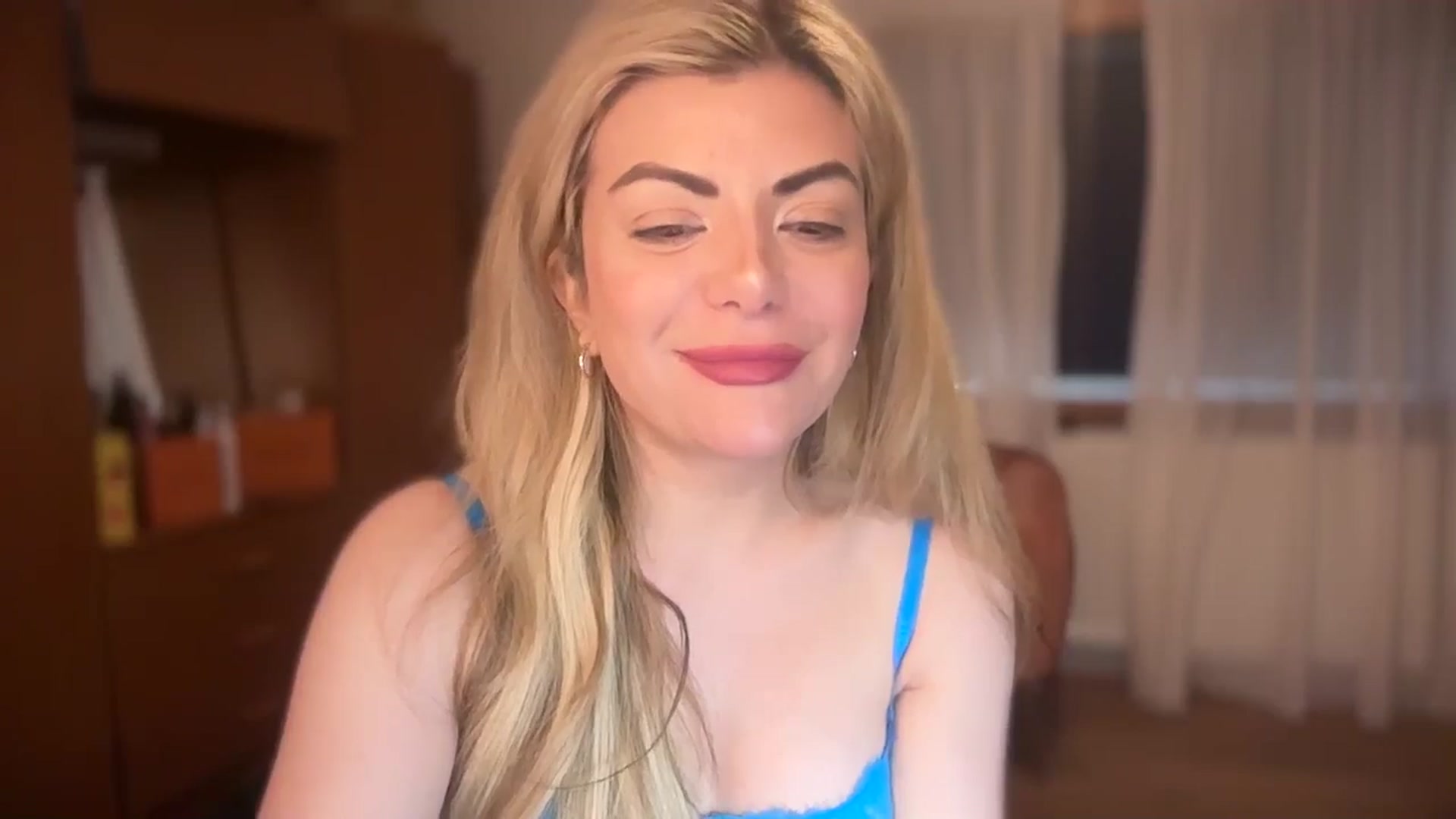 Gallery image thumbnail from Lolarose_xx's myfreecams stream on, 08/31/2024, 17:16 image 18 of 20