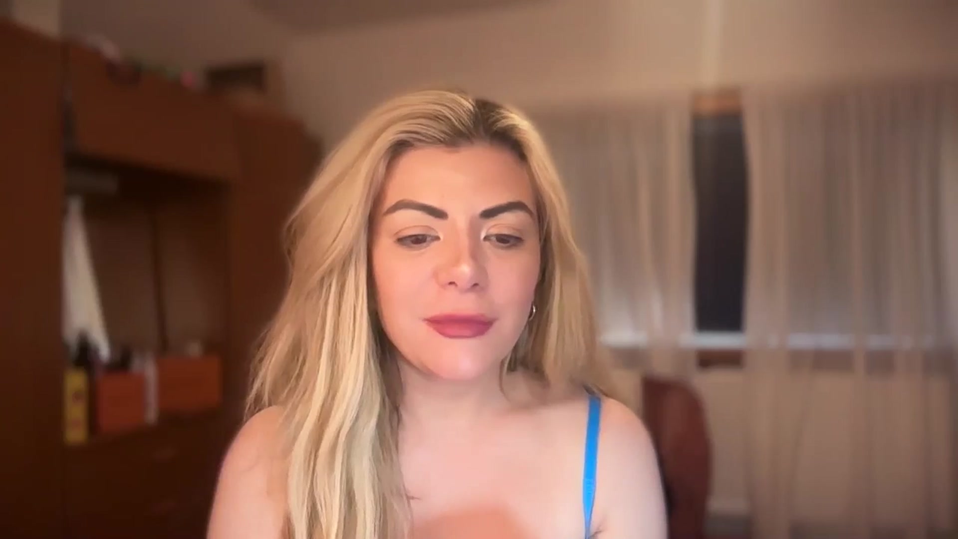 Gallery image thumbnail from Lolarose_xx's myfreecams stream on, 08/31/2024, 17:16 image 9 of 20