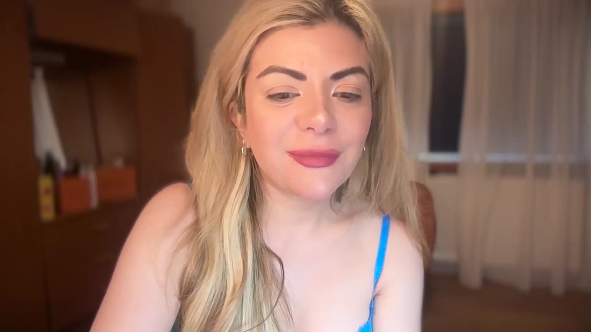 Gallery image thumbnail from Lolarose_xx's myfreecams stream on, 08/31/2024, 17:16 image 17 of 20