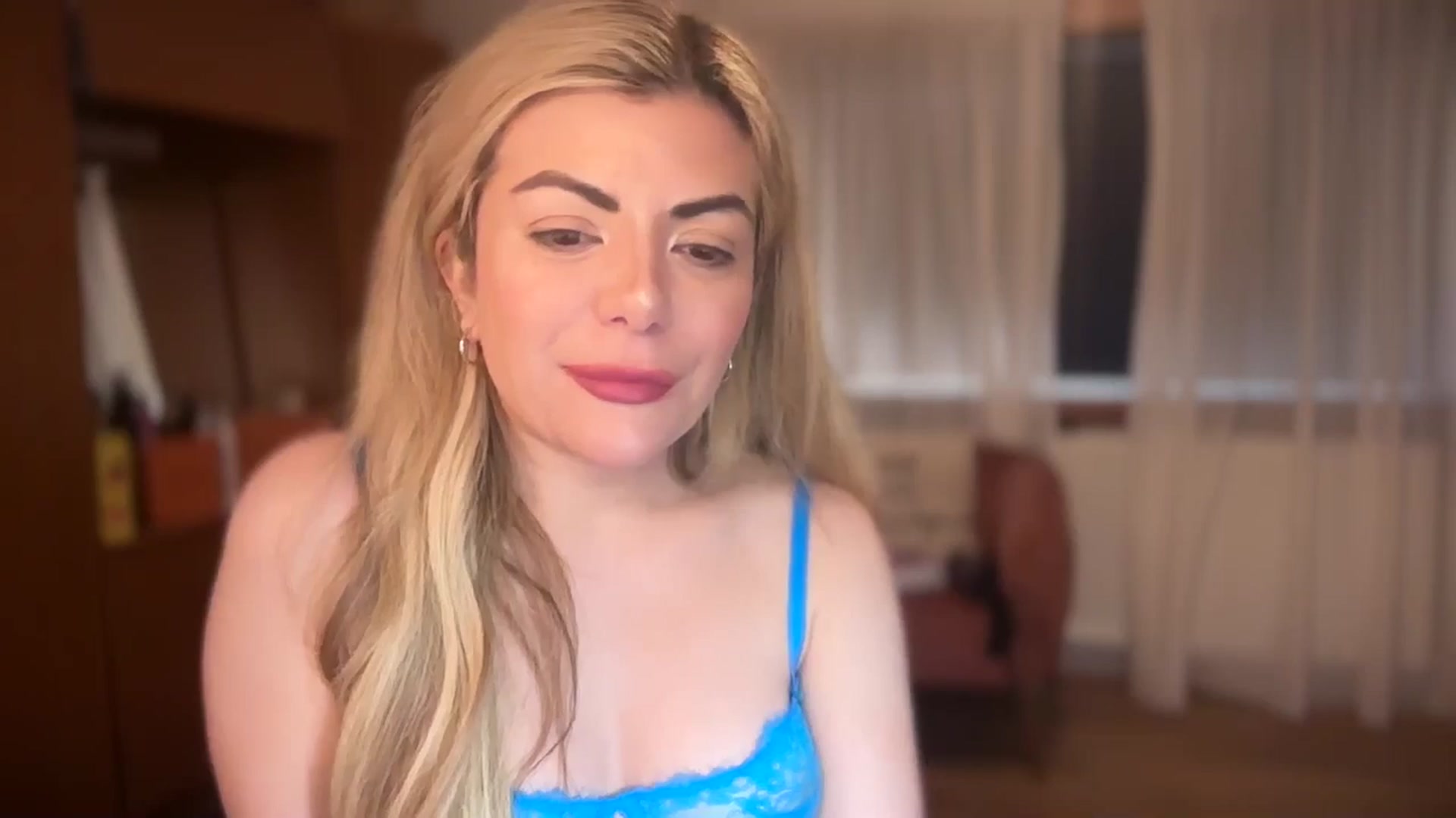 Gallery image thumbnail from Lolarose_xx's myfreecams stream on, 08/31/2024, 17:16 image 12 of 20