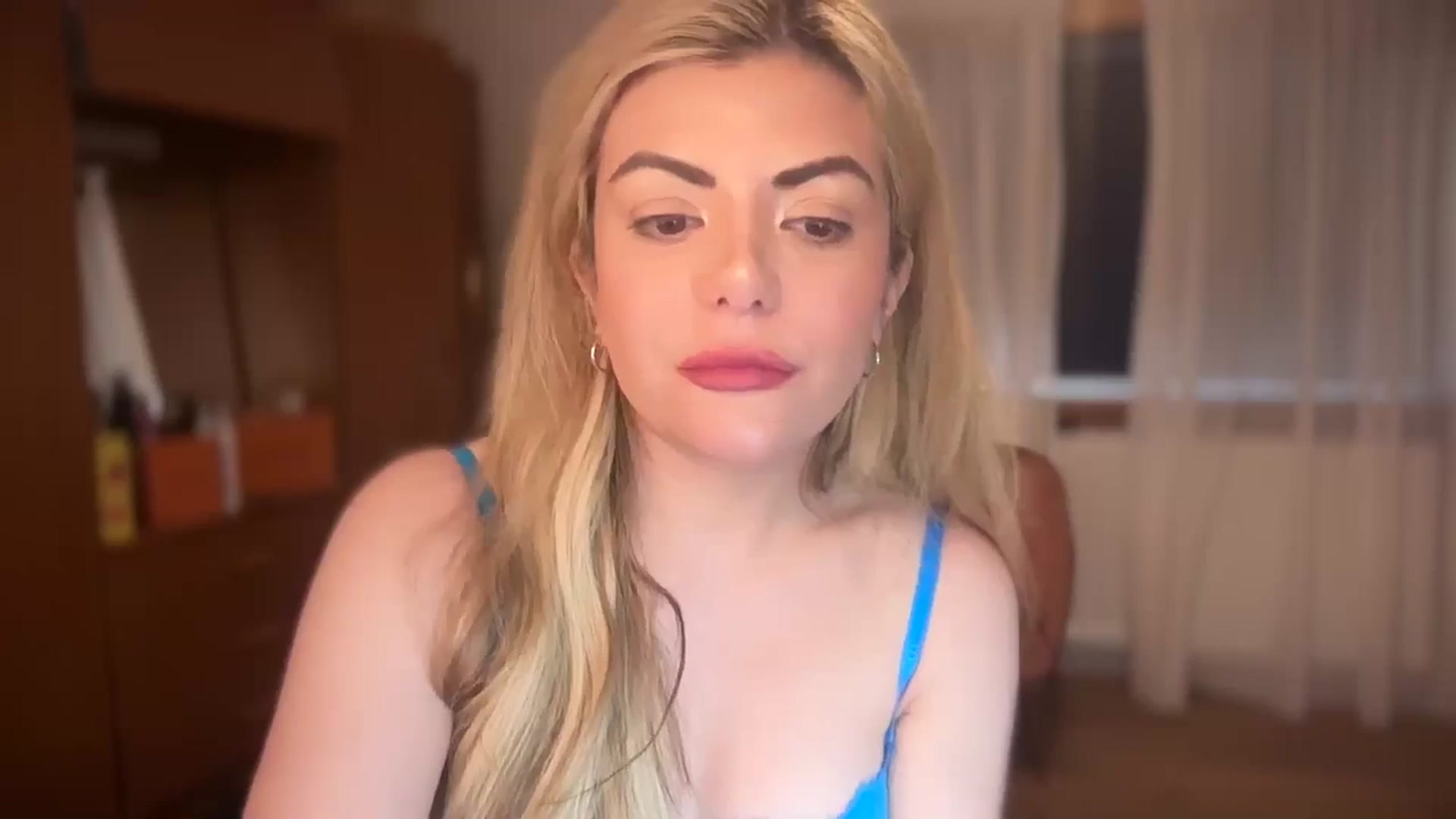 Gallery image thumbnail from Lolarose_xx's myfreecams stream on, 08/31/2024, 17:16 image 15 of 20
