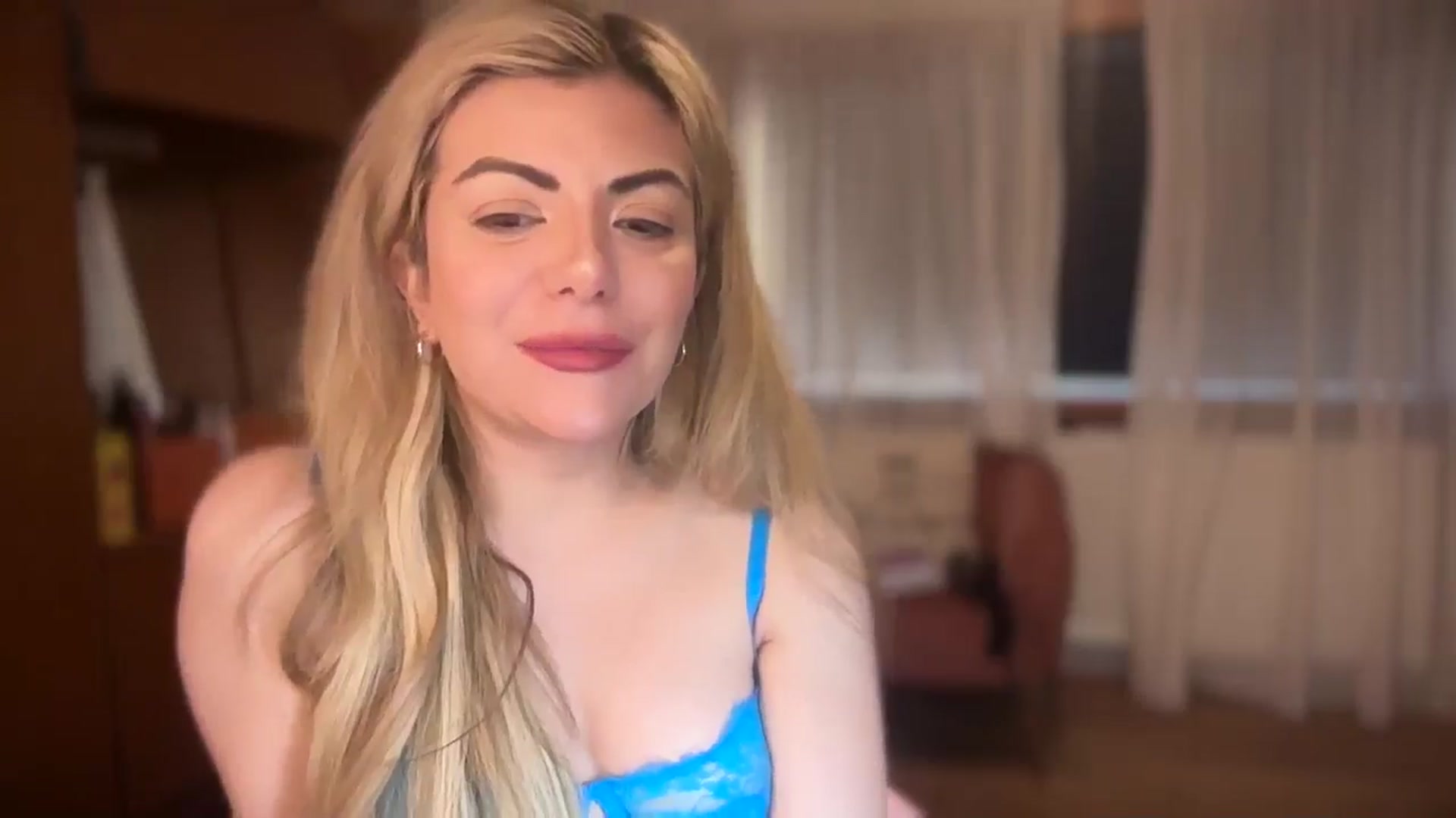 Gallery image thumbnail from Lolarose_xx's myfreecams stream on, 08/31/2024, 17:16 image 19 of 20