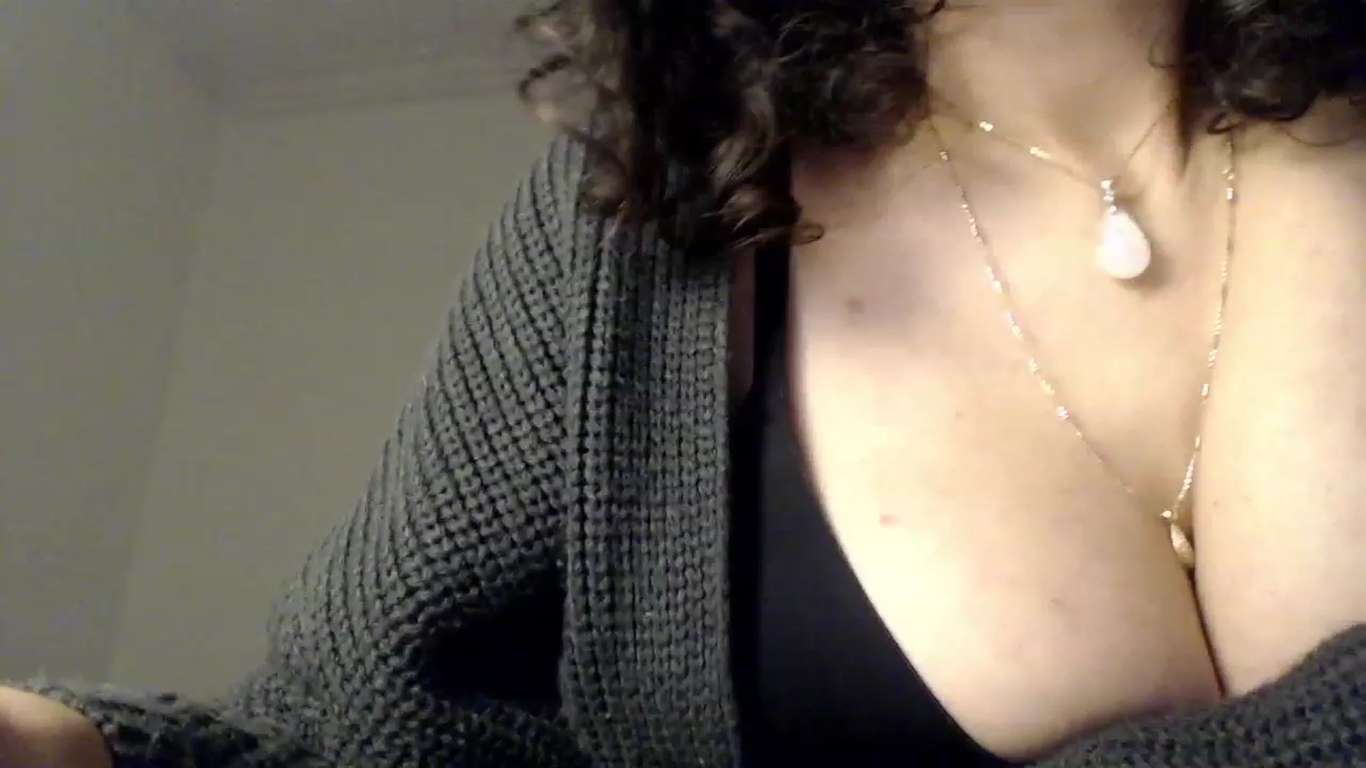 Gallery image thumbnail from LolasPie's myfreecams stream on, 11/15/2022, 17:32 image 20 of 20