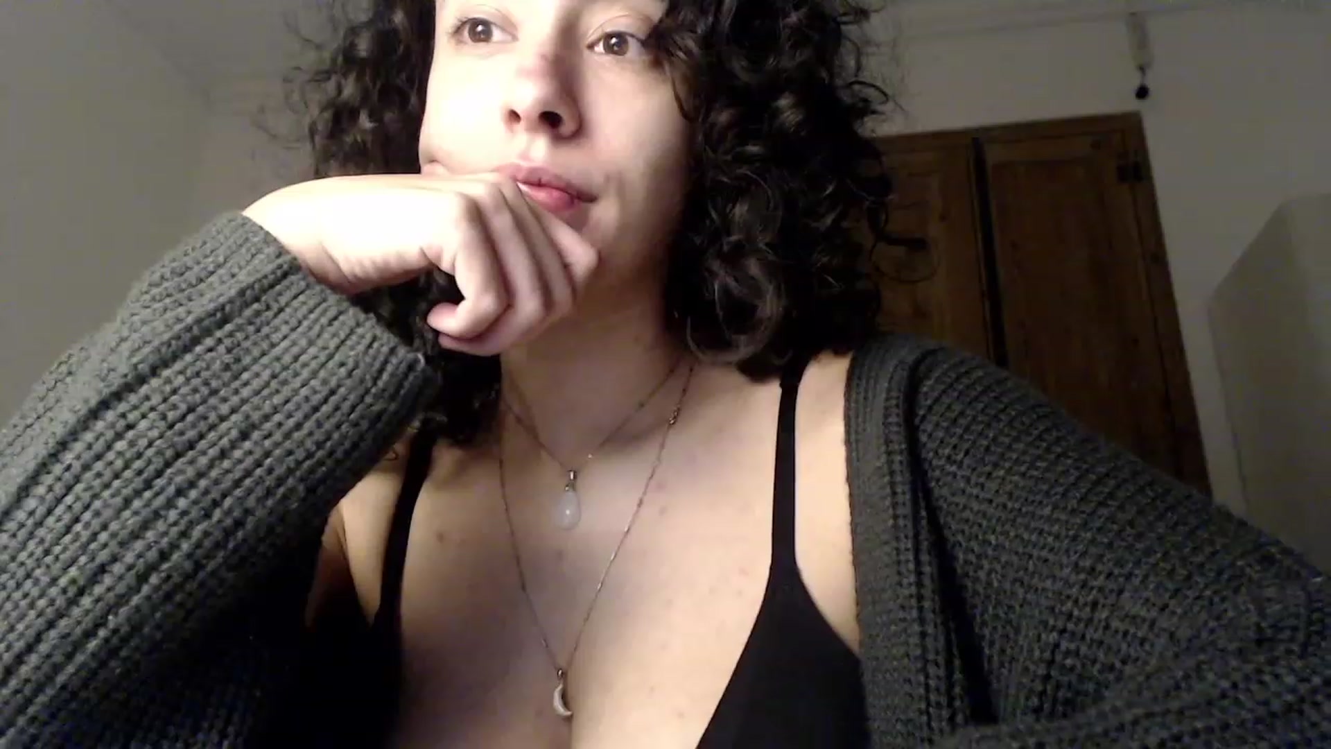 Gallery image thumbnail from LolasPie's myfreecams stream on, 11/15/2022, 17:32 image 12 of 20