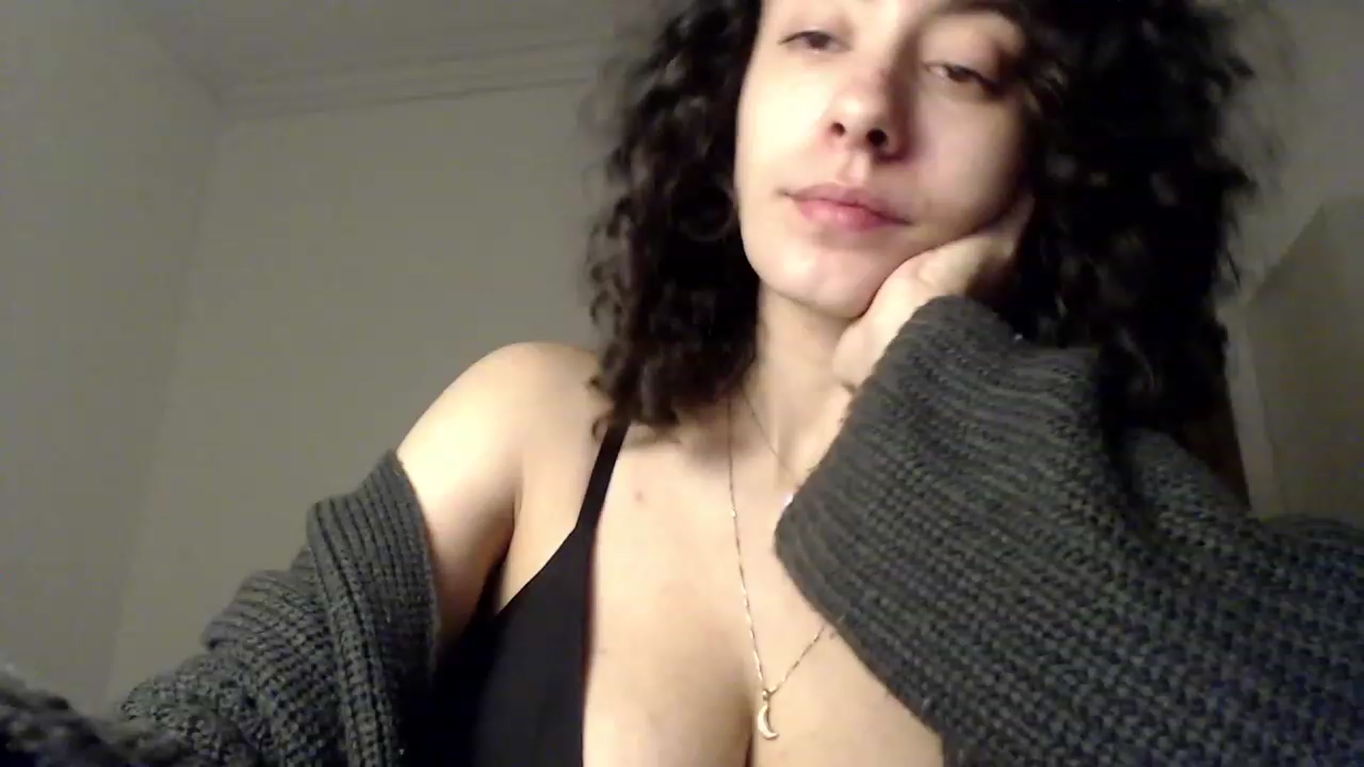 Gallery image thumbnail from LolasPie's myfreecams stream on, 11/15/2022, 17:32 image 16 of 20