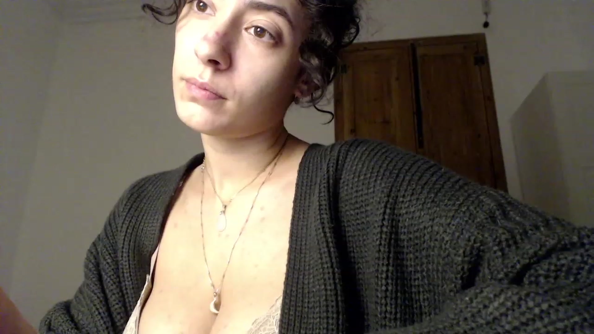 Gallery image thumbnail from LolasPie's myfreecams stream on, 11/16/2022, 17:42 image 3 of 20