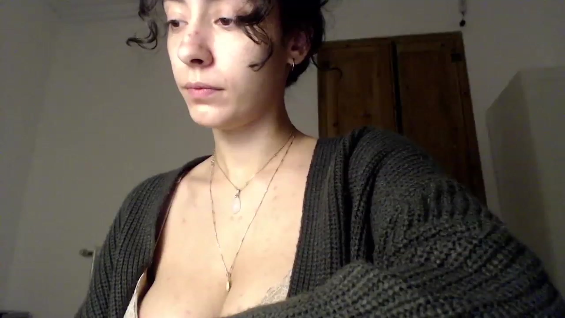 Gallery image thumbnail from LolasPie's myfreecams stream on, 11/16/2022, 17:42 image 6 of 20