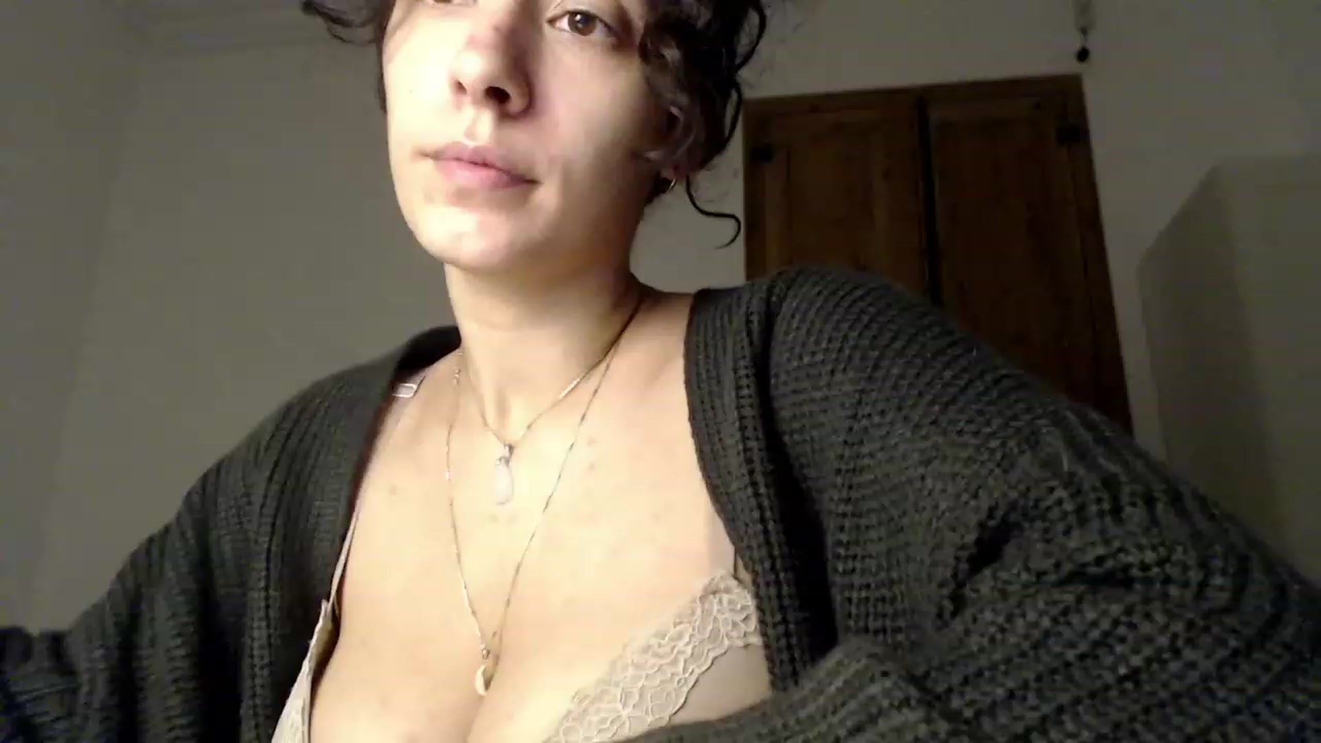 Gallery image thumbnail from LolasPie's myfreecams stream on, 11/16/2022, 17:42 image 12 of 20